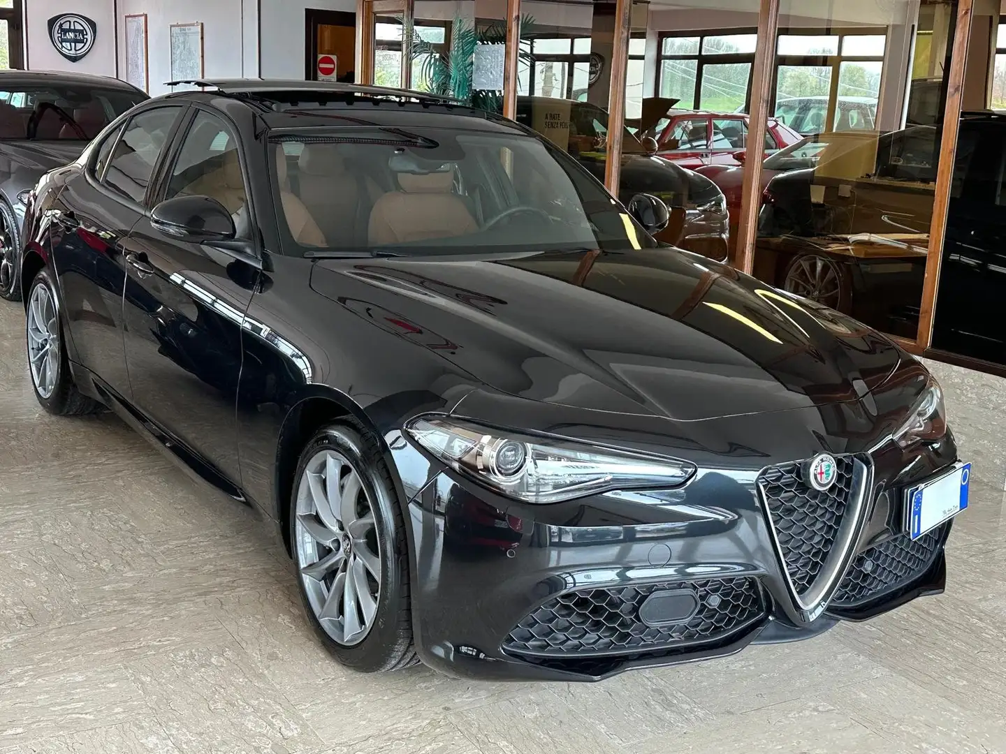 Alfa Romeo Giulia Q4 2.2 TURBODIESEL 210 cv. AT8 TI (KM 0) Černá - 2