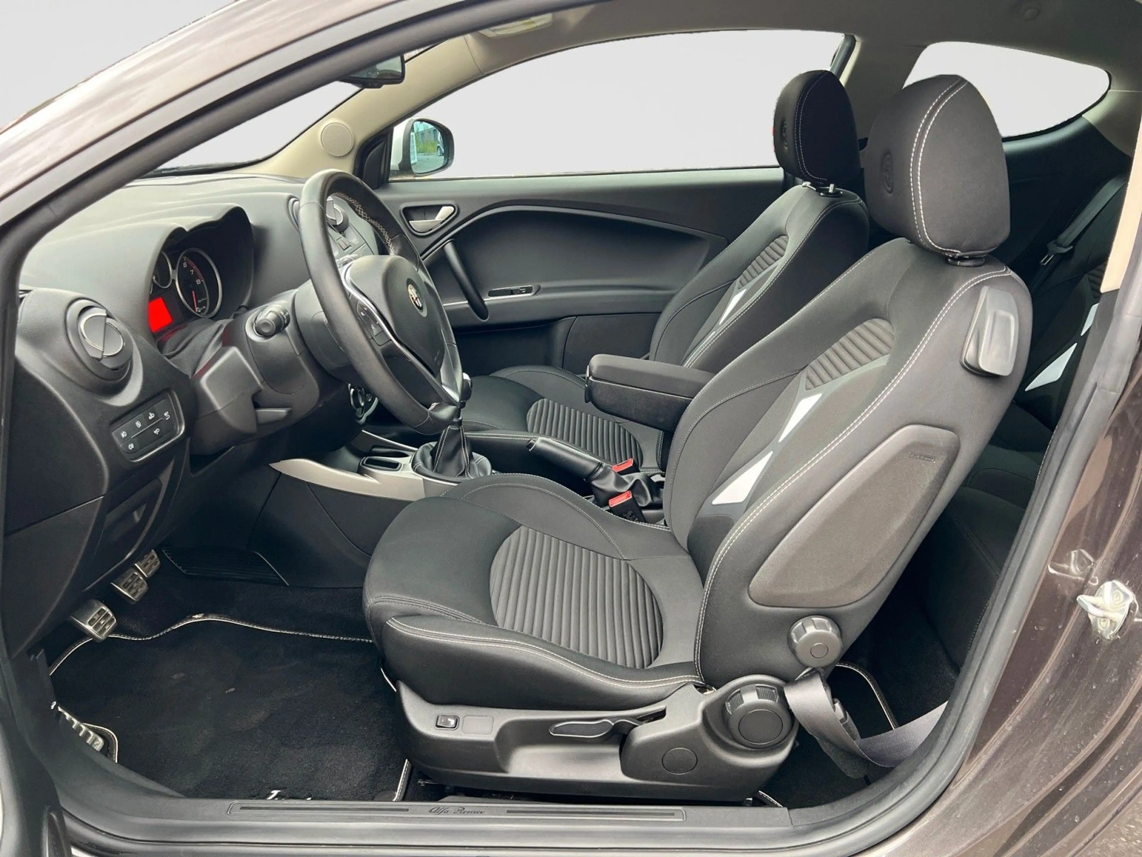 Alfa Romeo MiTo 1.4 8V Junior SHZ PDC KLIMA — photo 8