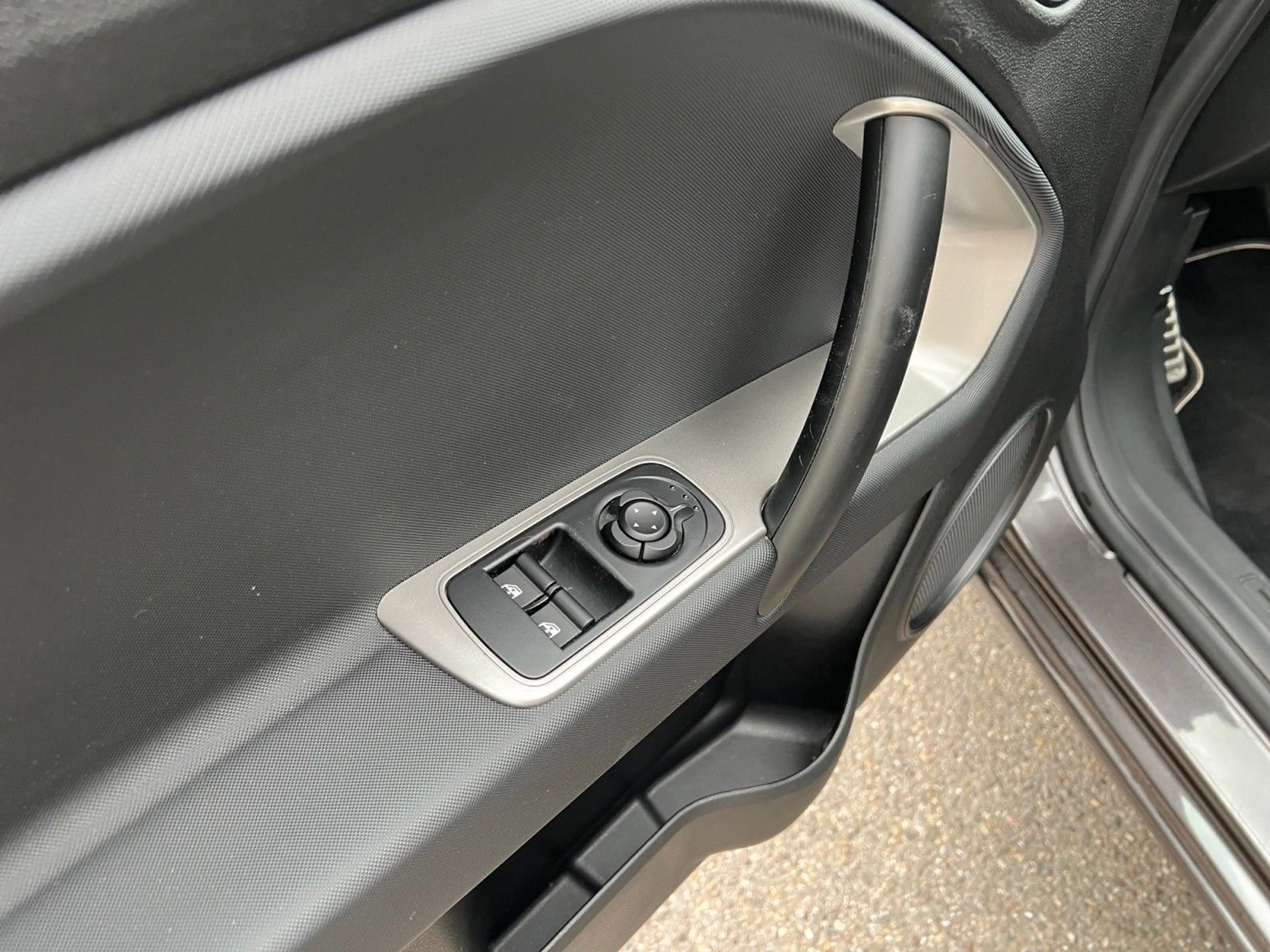 Alfa Romeo MiTo 1.4 8V Junior SHZ PDC KLIMA — photo 13