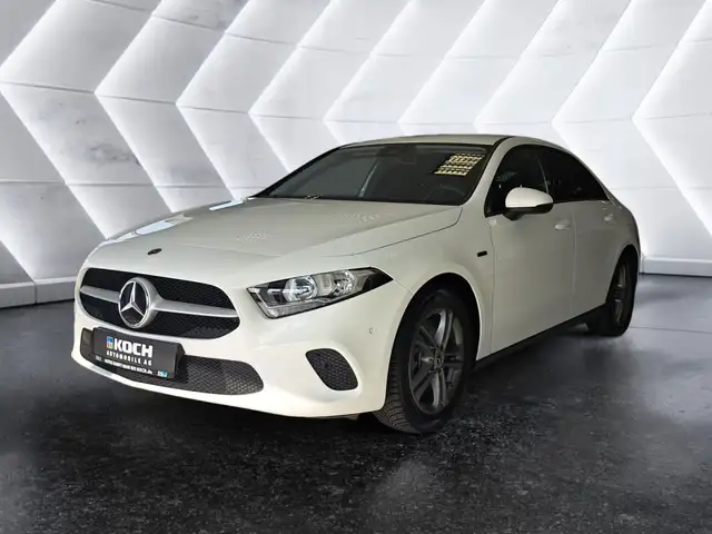 Mercedes-Benz A 250 e Plug In Hybrid KLIMAAUT SHZ PDC Navi Klima