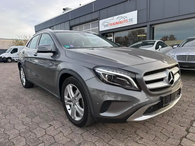 Mercedes-Benz GLA 180 GLA 180+XENON+PANORAMA+SITZHEIZUNG+TÜV NEU+