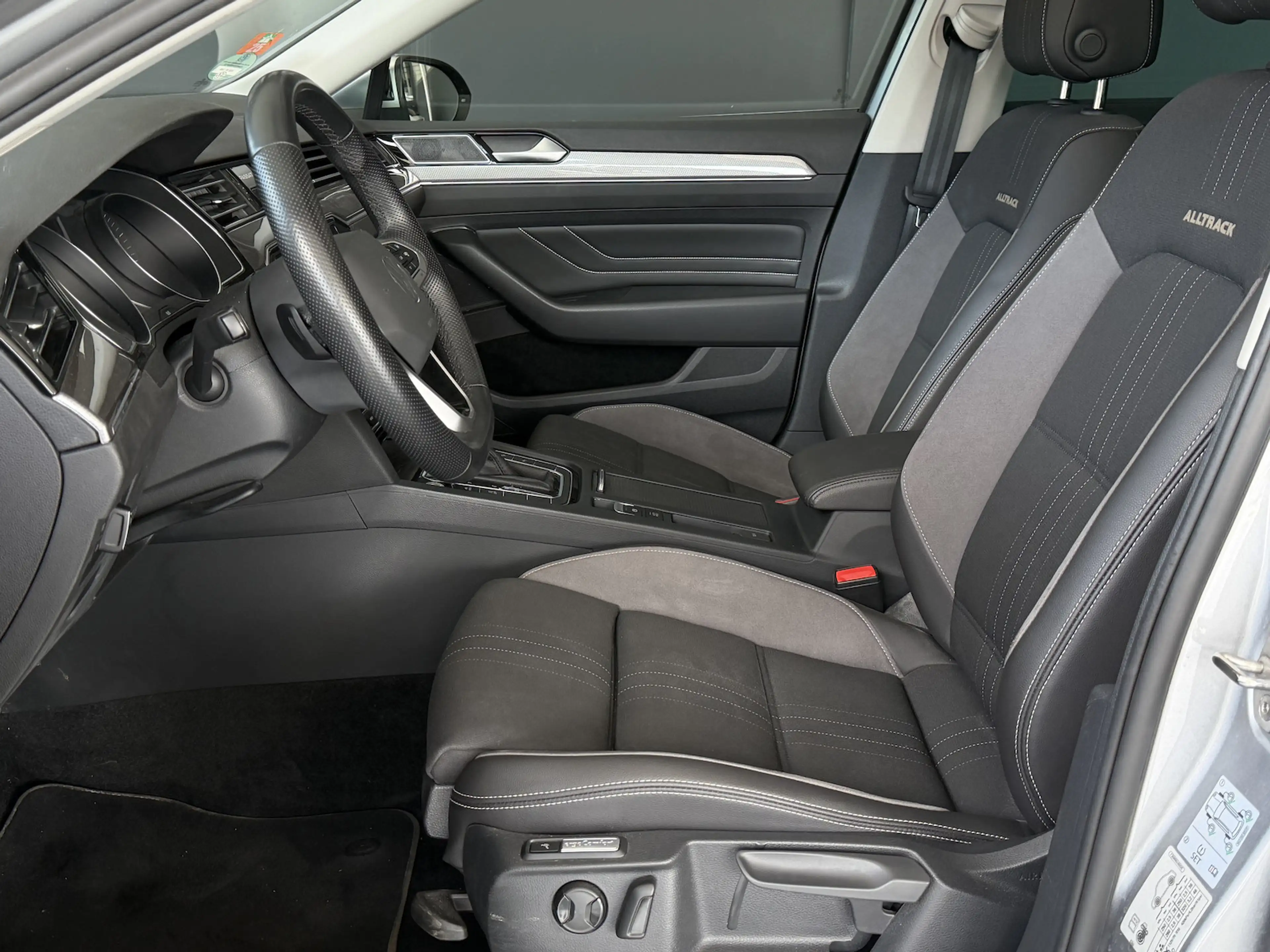 Volkswagen Passat Alltrack 2.0 TDI 4MOTION*PANO*MATRIX*AHK* — photo 8