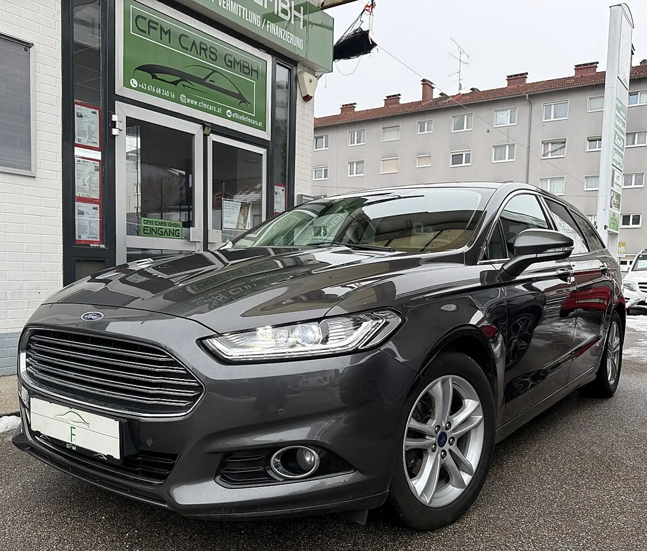 Ford Mondeo Traveller Titanium 2,0 TDCi Start/Stop Grau - 1