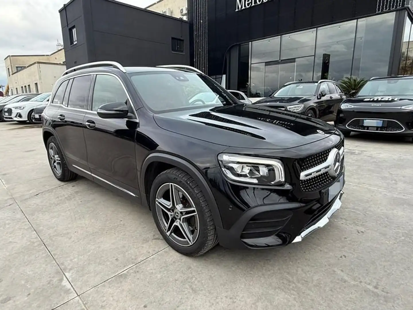 Mercedes-Benz GLB 200 GLB 200 d Automatic 4Matic Premium Zwart - 2
