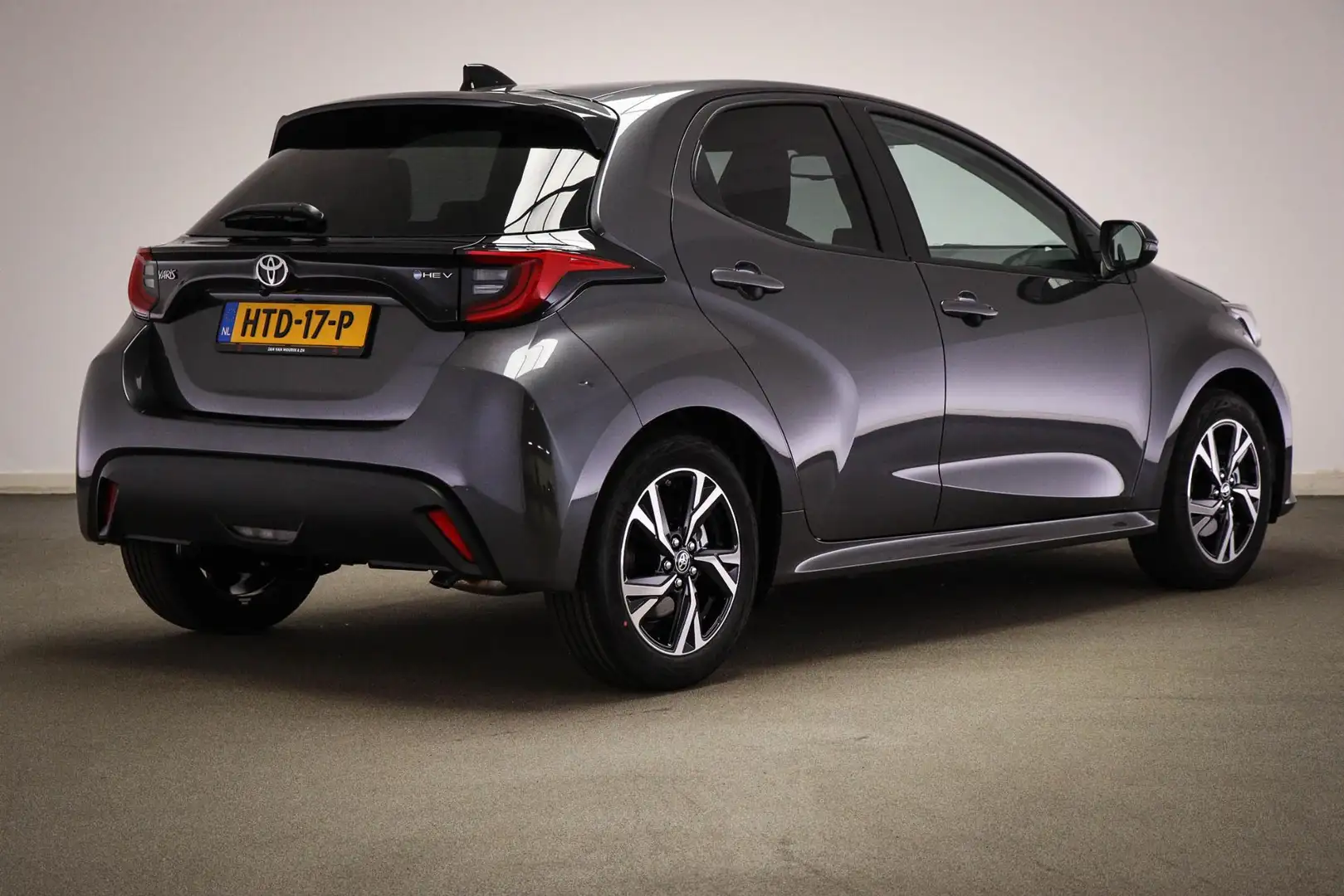 Toyota Yaris 1.5 Hybrid 115 First Edition | CLIMA | STUURVERWAR Grijs - 2