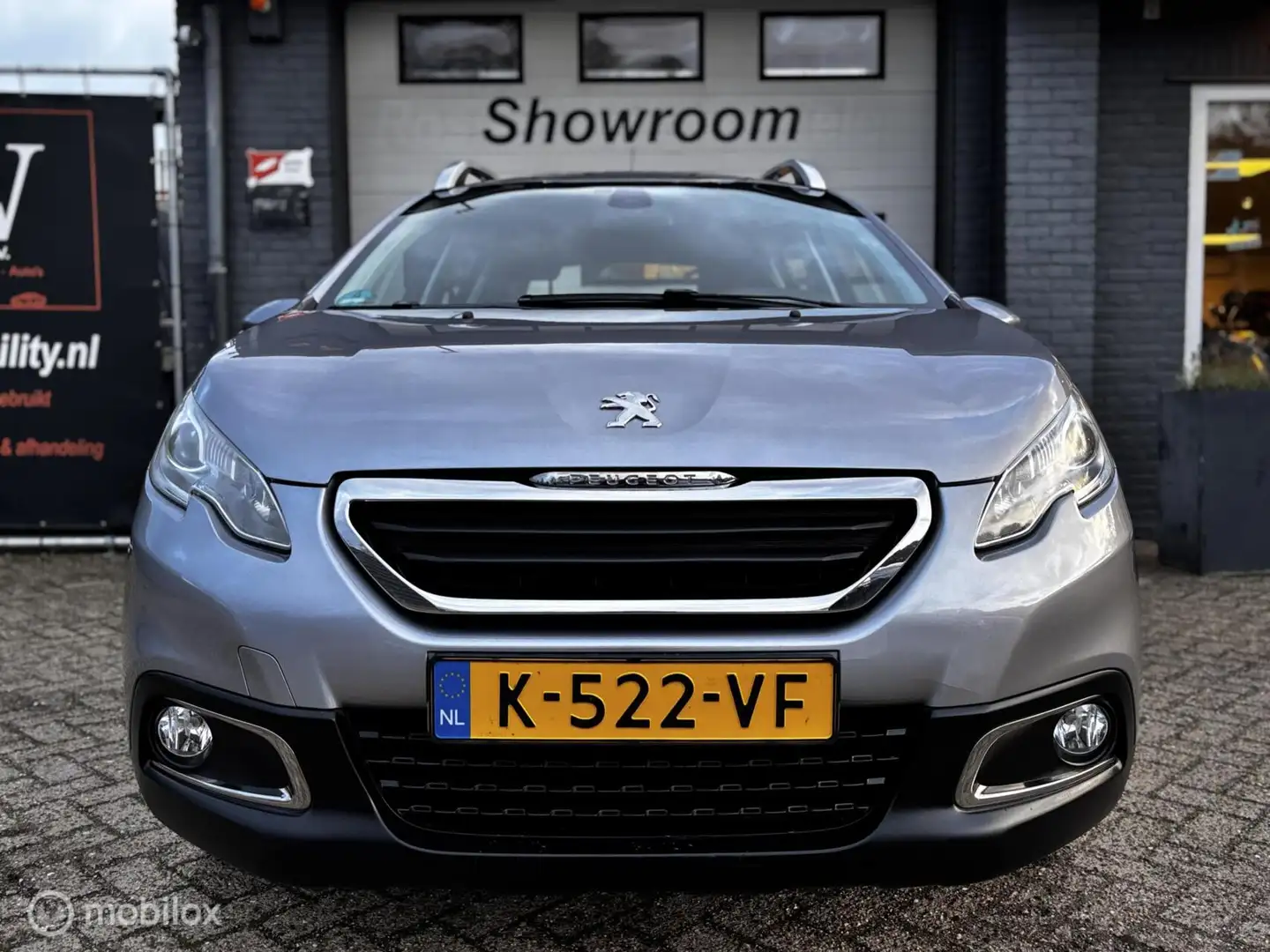 Peugeot 2008 1.2 VTi Active Pack Premium Grijs - 2