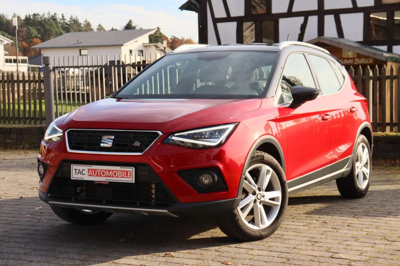 SEAT Arona FR *Neuwagenzustand*19TKM LED*NAVI*PDC*1.H Rot - 1