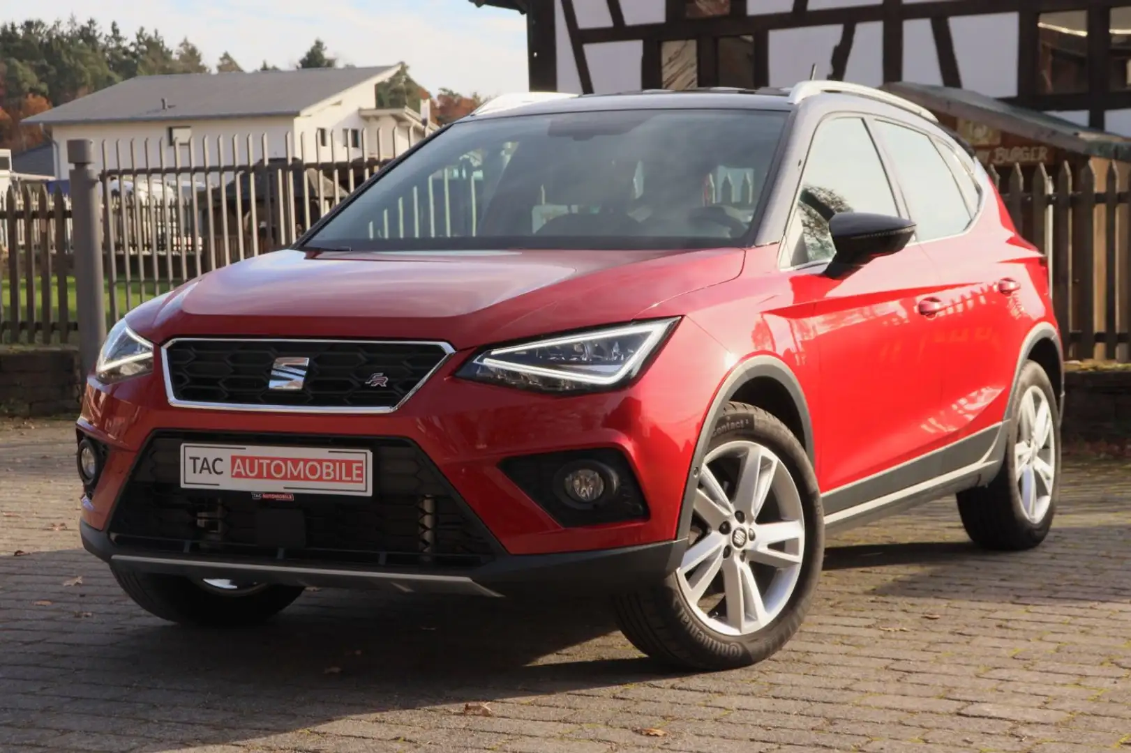 SEAT Arona FR *Neuwagenzustand*19TKM LED*NAVI*PDC*1.H Rot - 2