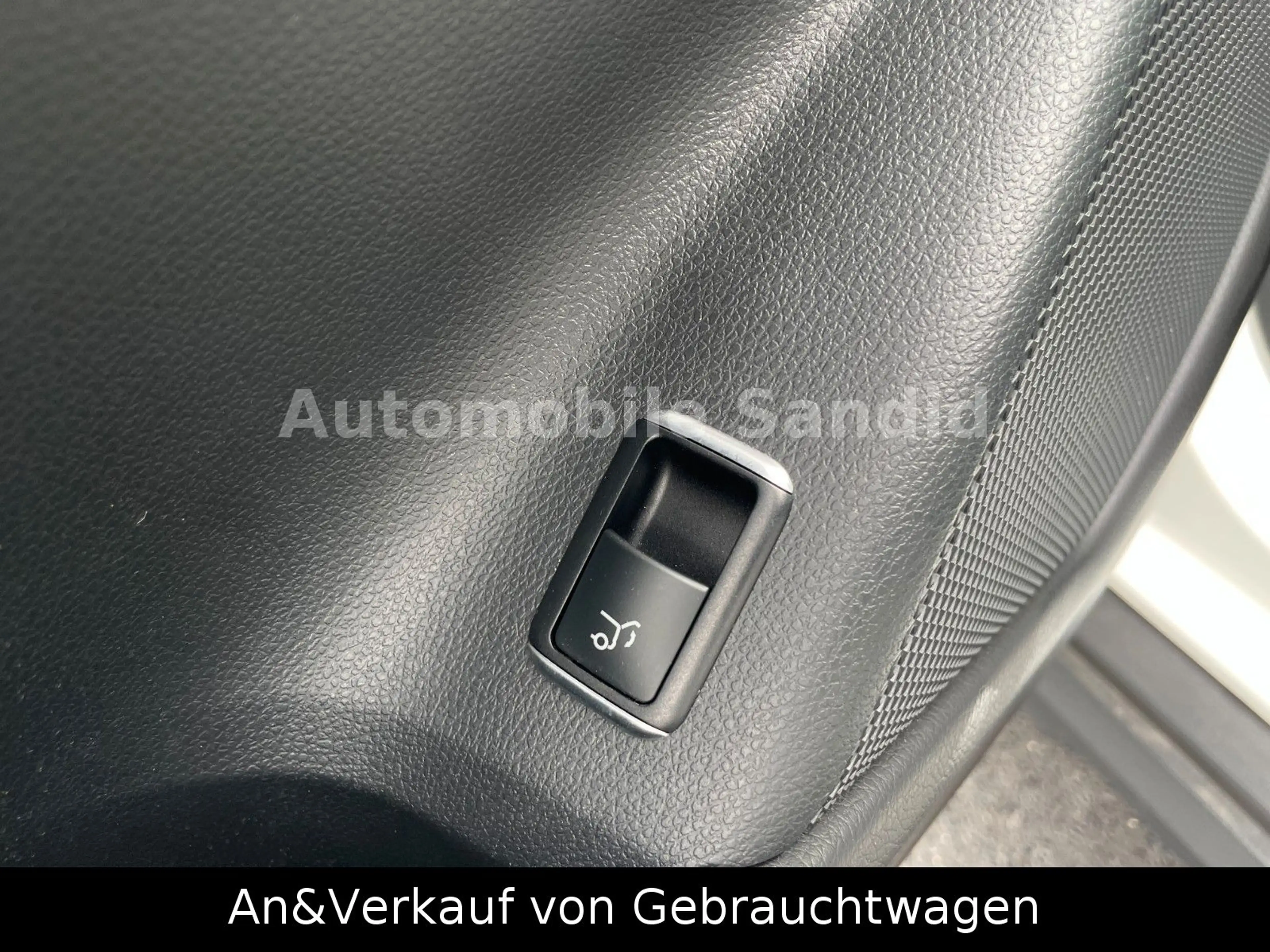 Mercedes-Benz GLA 180 *Navi*Kamera*AHK*LED*SHZ*Klima*AUTOMATIK* — photo 11