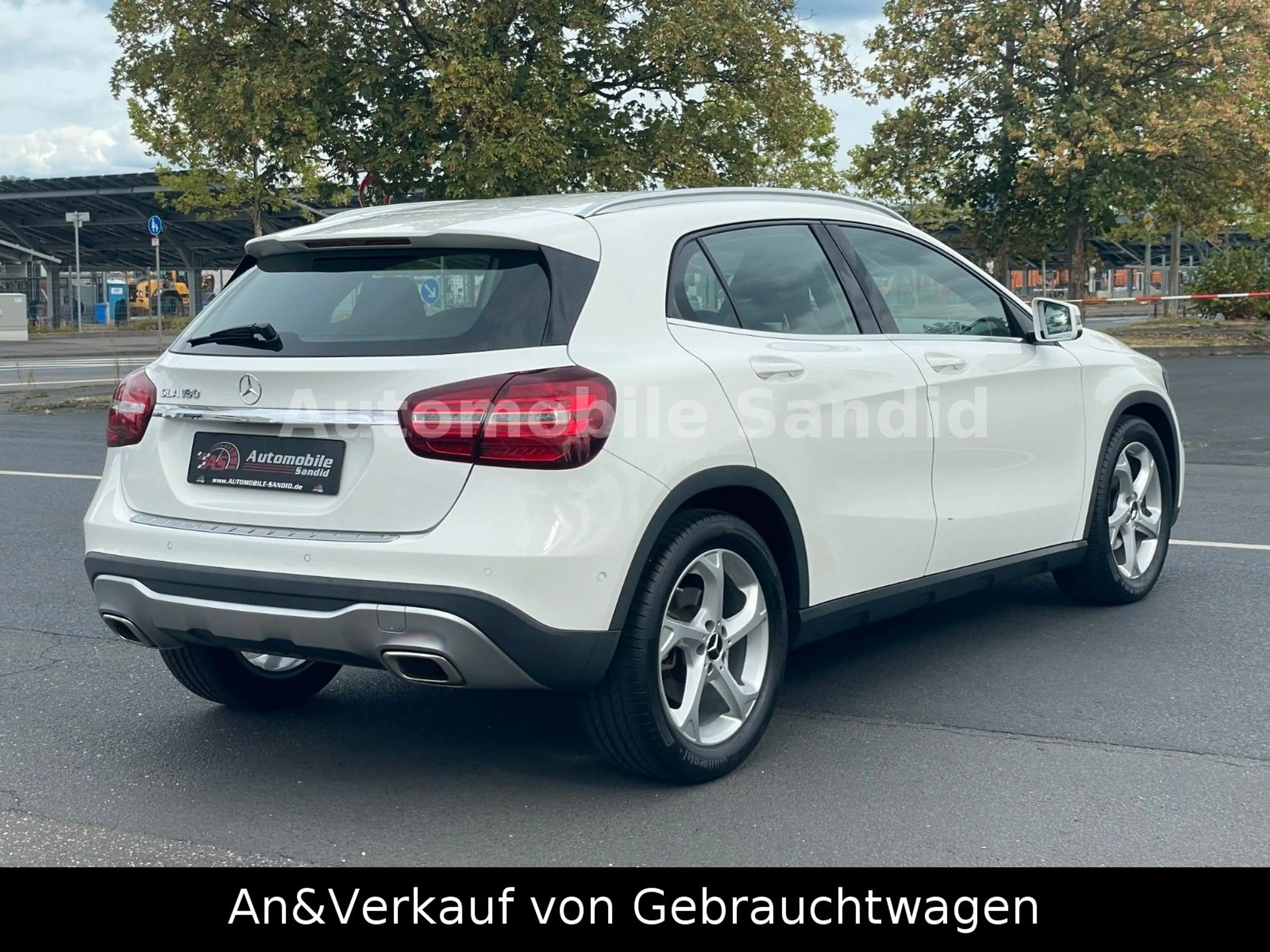 Mercedes-Benz GLA 180 *Navi*Kamera*AHK*LED*SHZ*Klima*AUTOMATIK* — photo 5