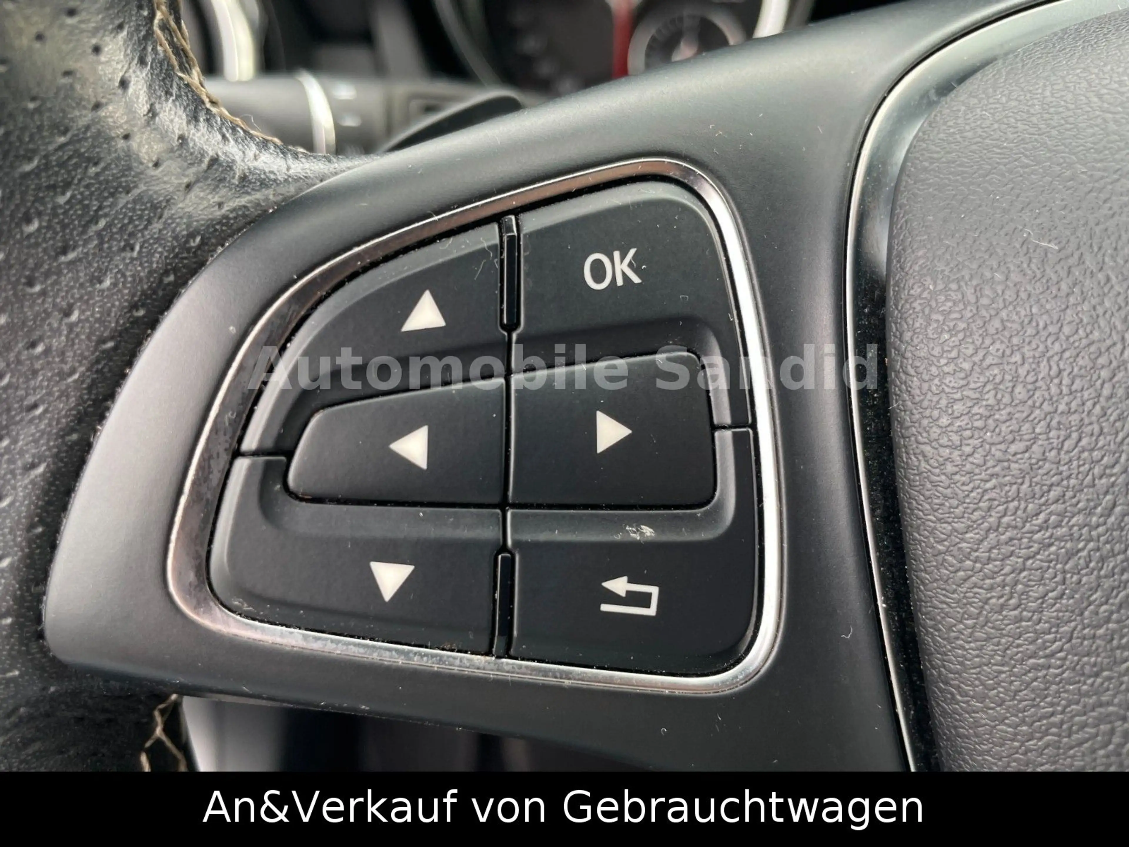 Mercedes-Benz GLA 180 *Navi*Kamera*AHK*LED*SHZ*Klima*AUTOMATIK* — photo 15