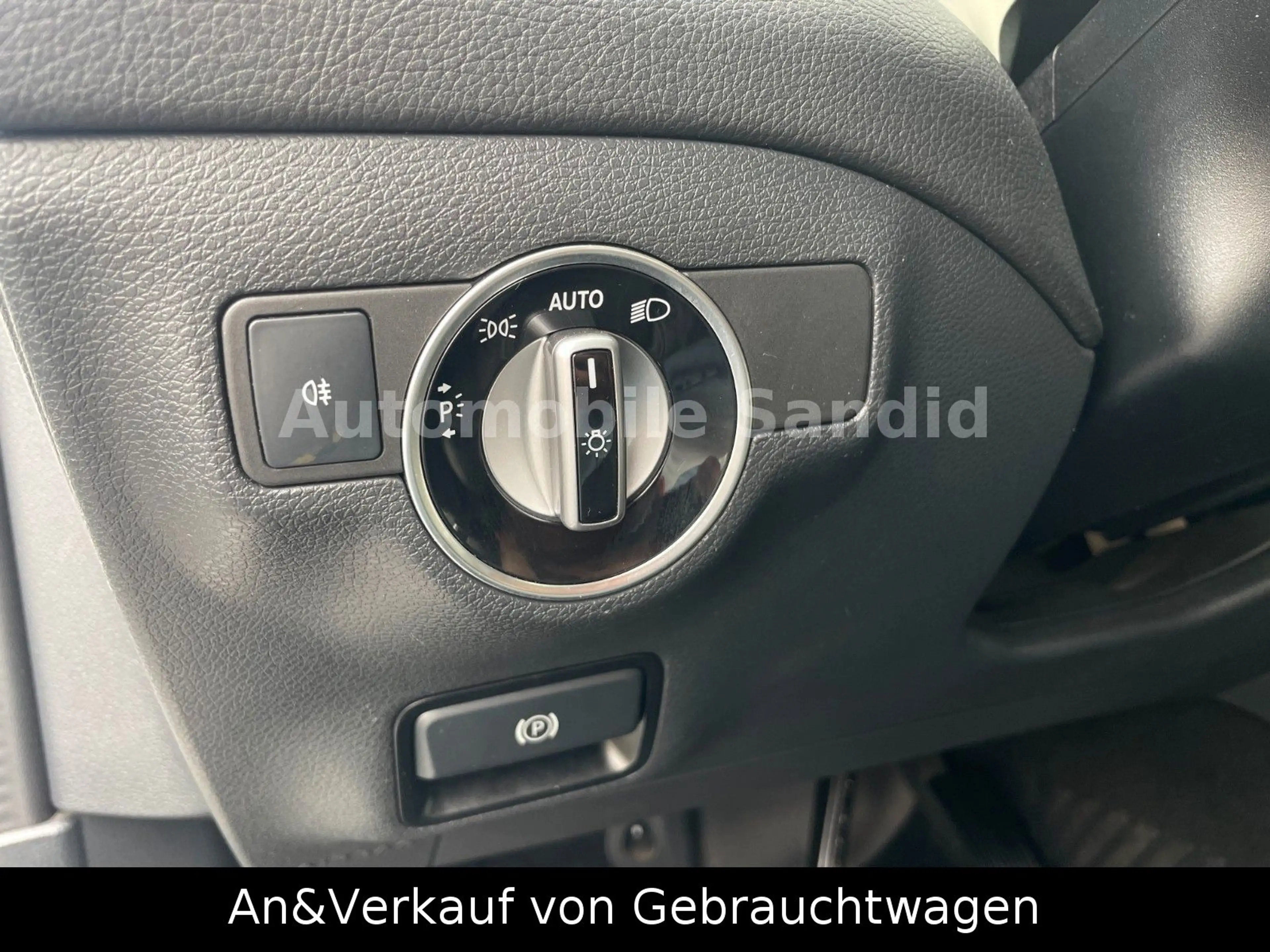 Mercedes-Benz GLA 180 *Navi*Kamera*AHK*LED*SHZ*Klima*AUTOMATIK* — photo 14