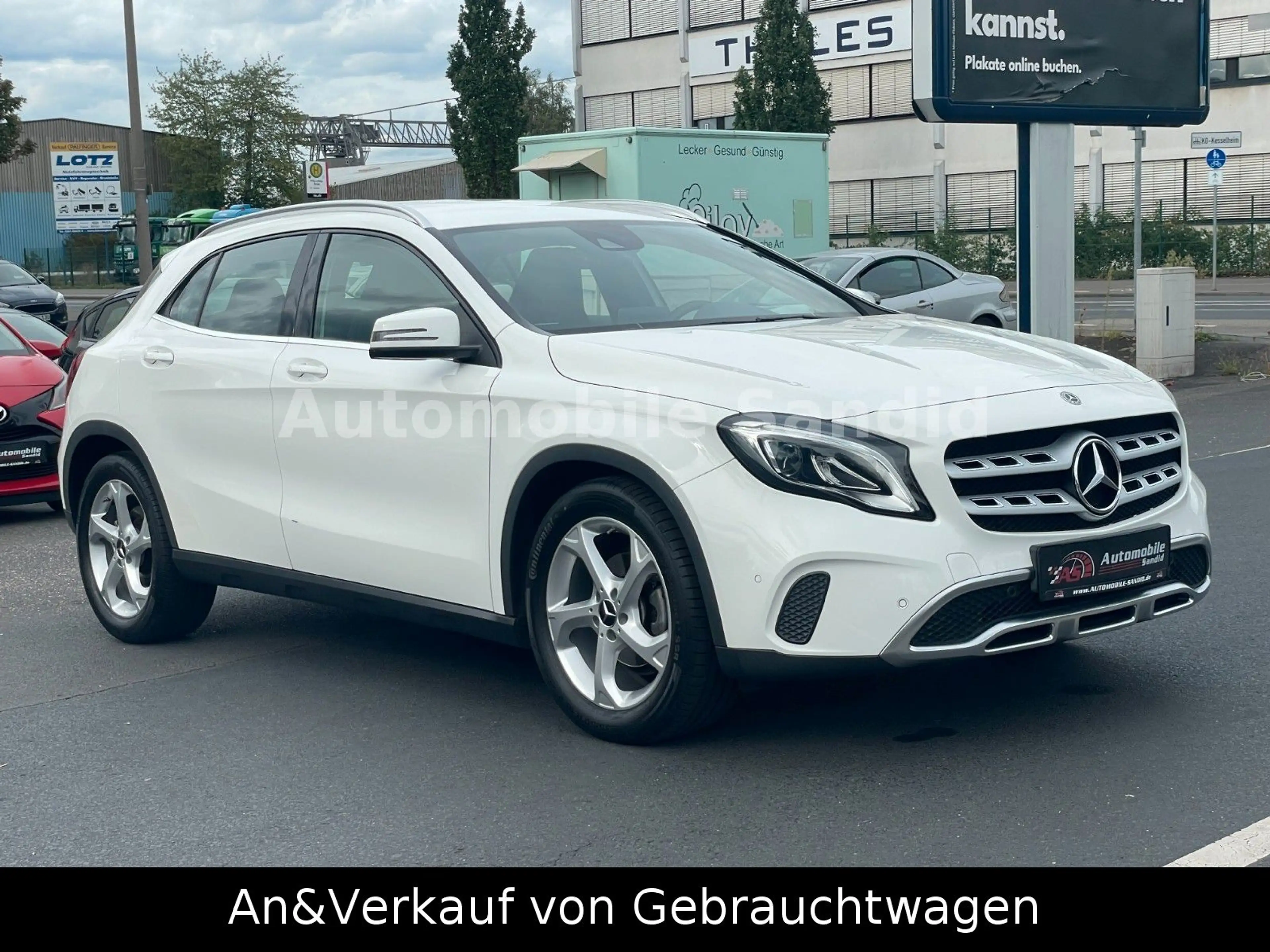 Mercedes-Benz GLA 180 *Navi*Kamera*AHK*LED*SHZ*Klima*AUTOMATIK* — photo 3