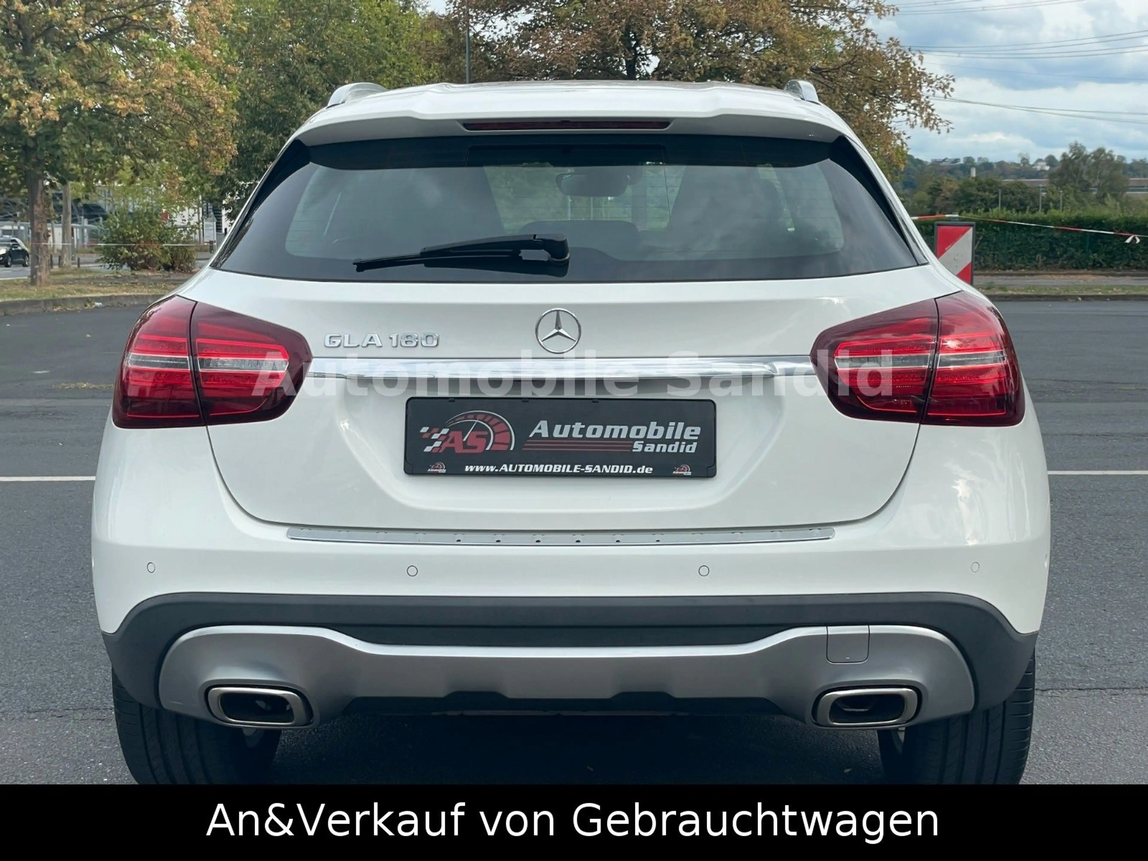 Mercedes-Benz GLA 180 *Navi*Kamera*AHK*LED*SHZ*Klima*AUTOMATIK* — photo 6