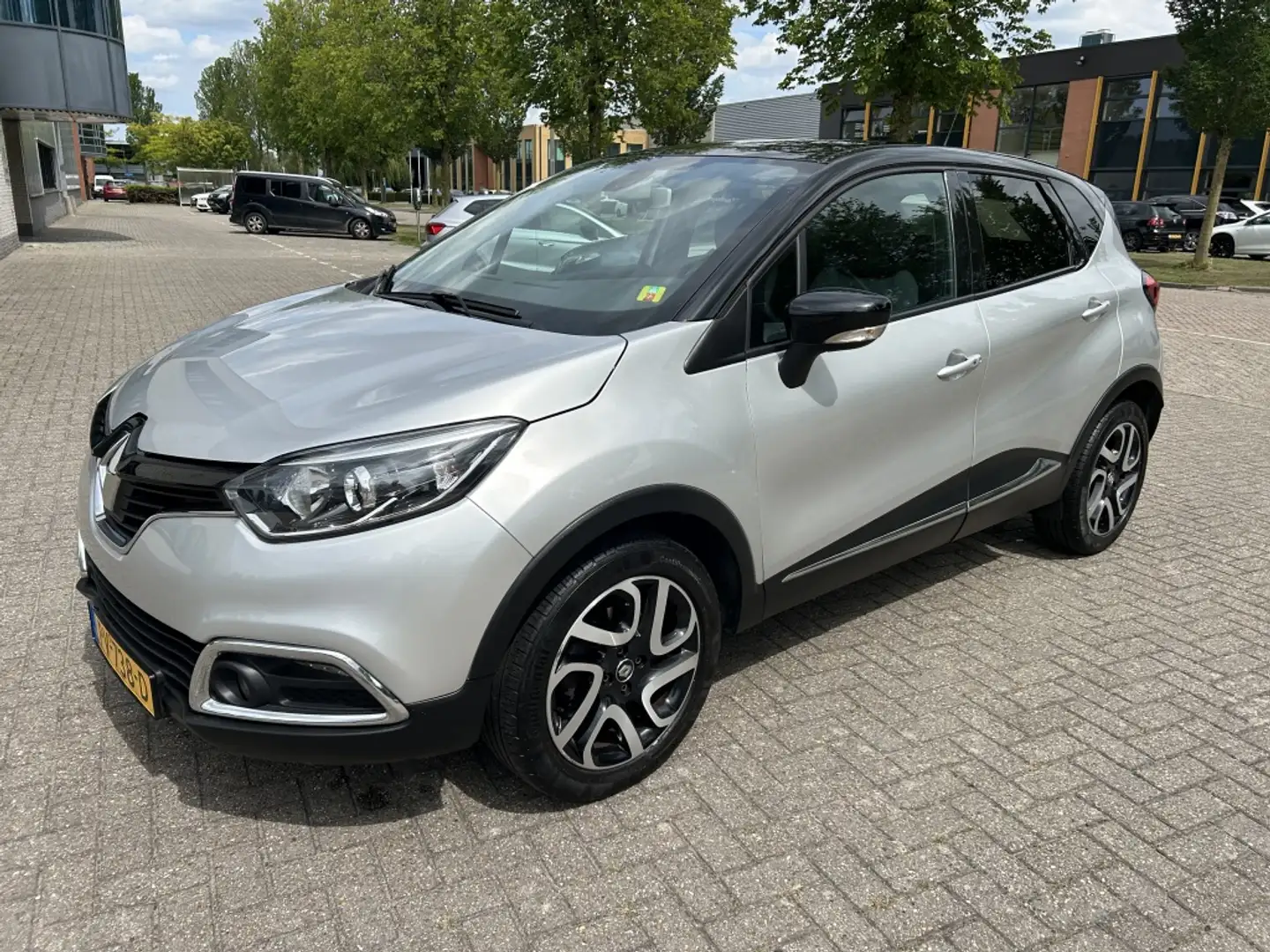 Renault Captur 1.2 TCe Dynamique nw DISTR. NAVI TRHK CAMERA NAP! Gris - 1