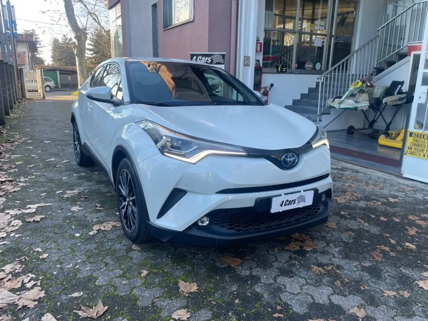 Toyota C-HR 1.8 Hybrid E-CVT Lounge Weiß - 1