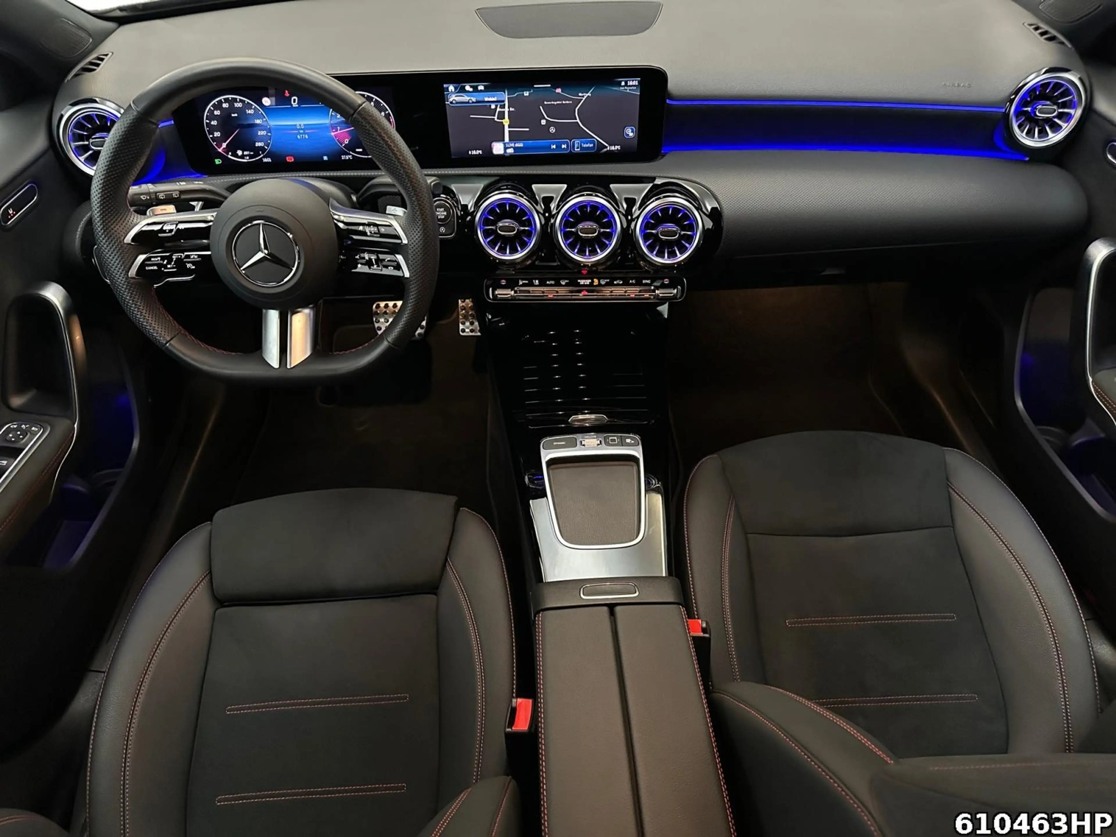 Mercedes-Benz A 180 AMG  Pano Night 360° Multibeam Keyless 19" — photo 12