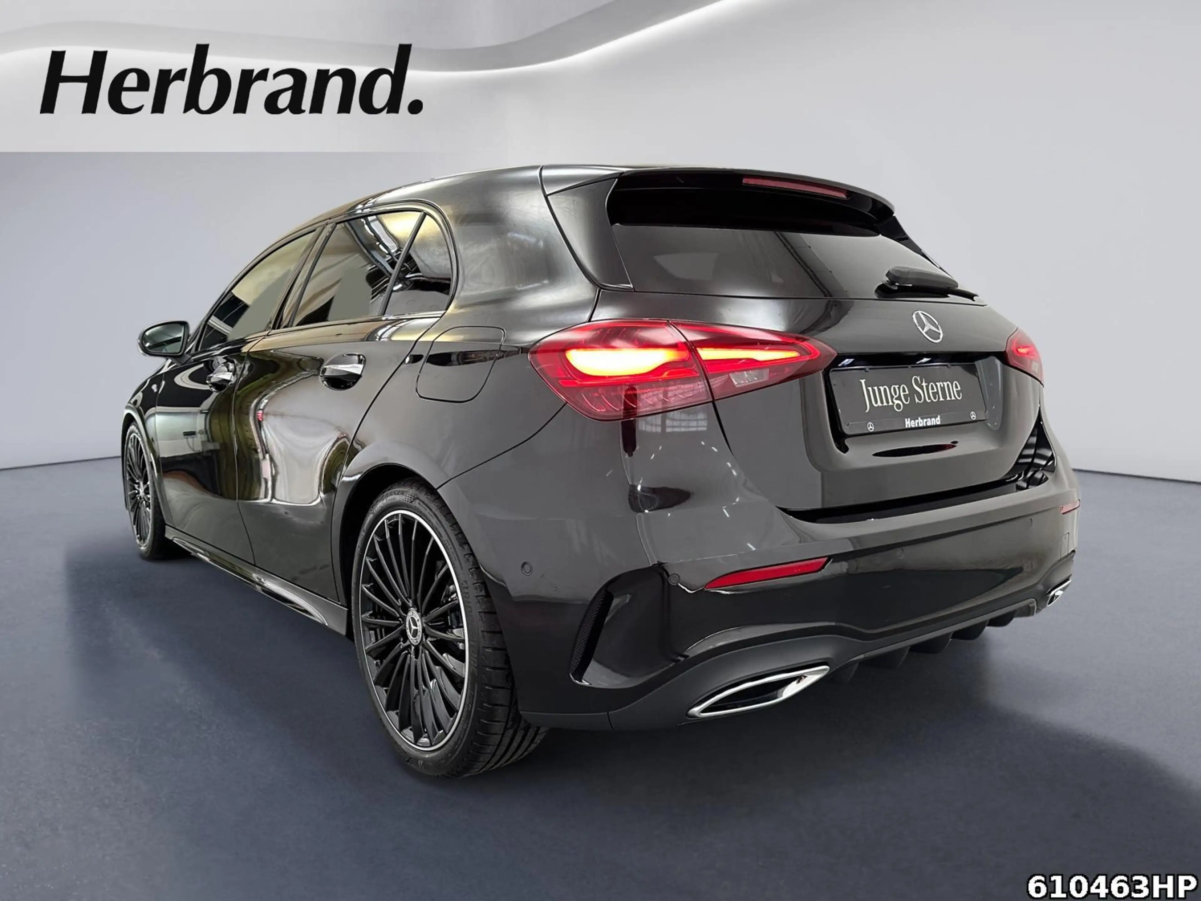 Mercedes-Benz A 180 AMG  Pano Night 360° Multibeam Keyless 19" — photo 4