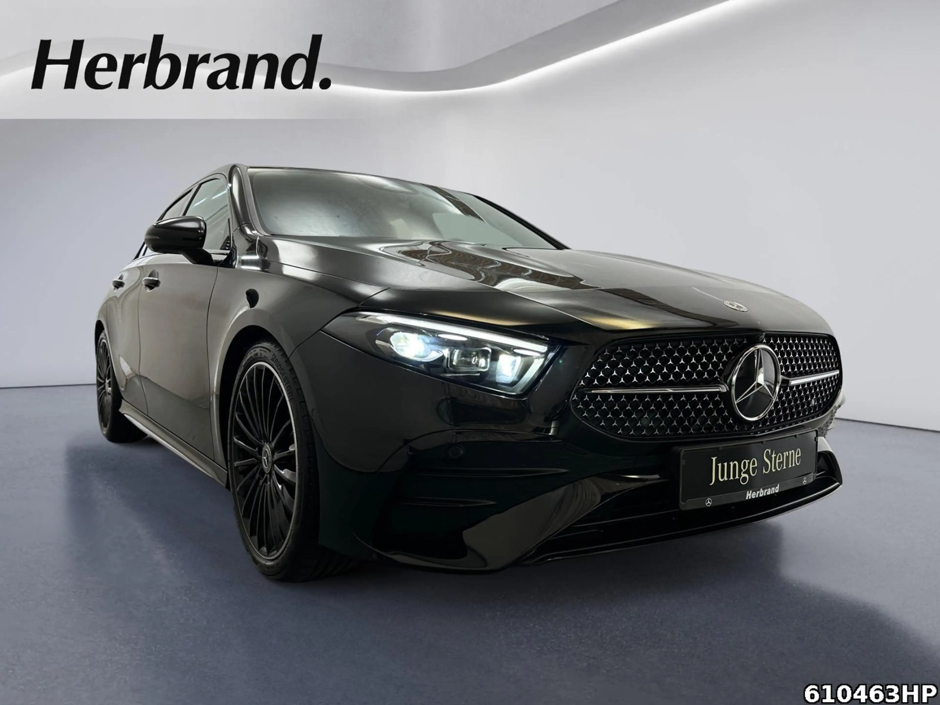 Mercedes-Benz A 180 AMG  Pano Night 360° Multibeam Keyless 19" — photo 2