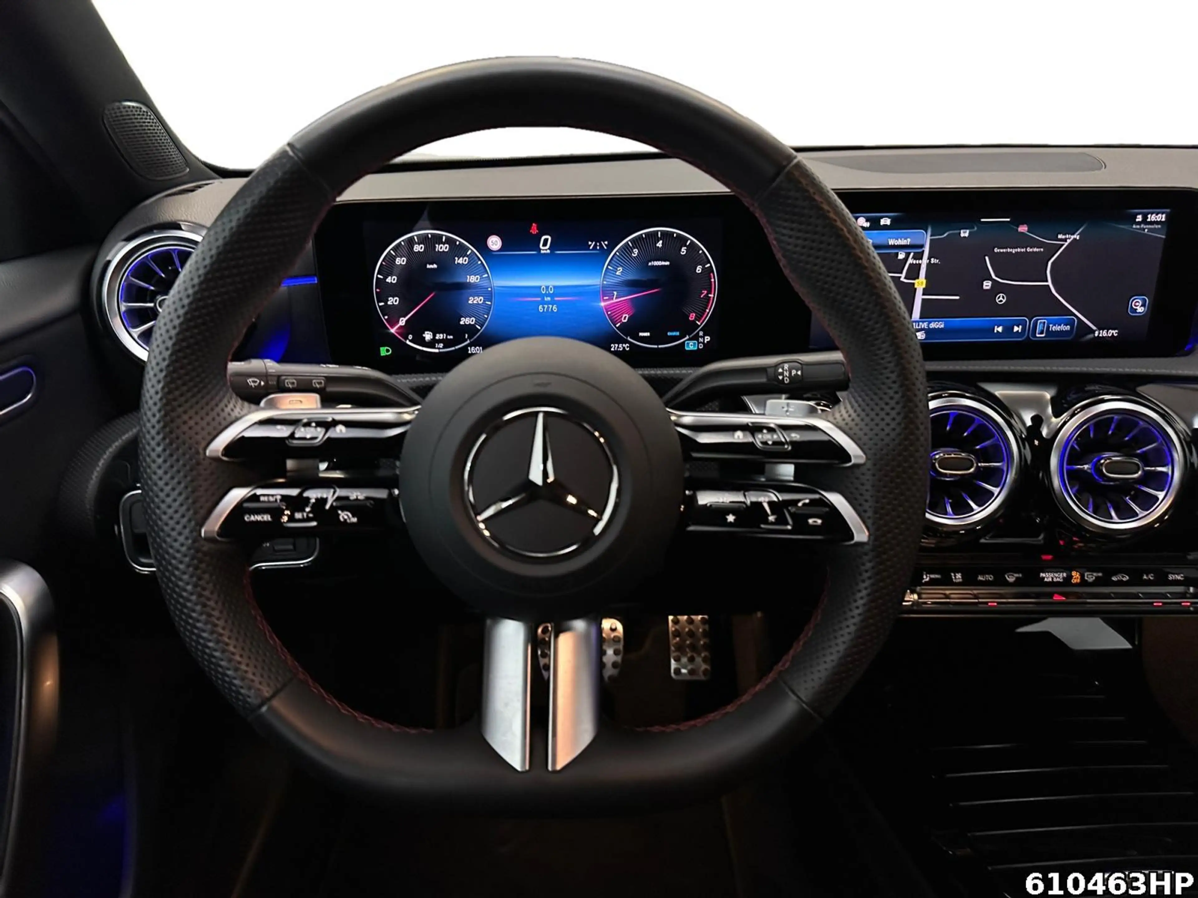 Mercedes-Benz A 180 AMG  Pano Night 360° Multibeam Keyless 19" — photo 13