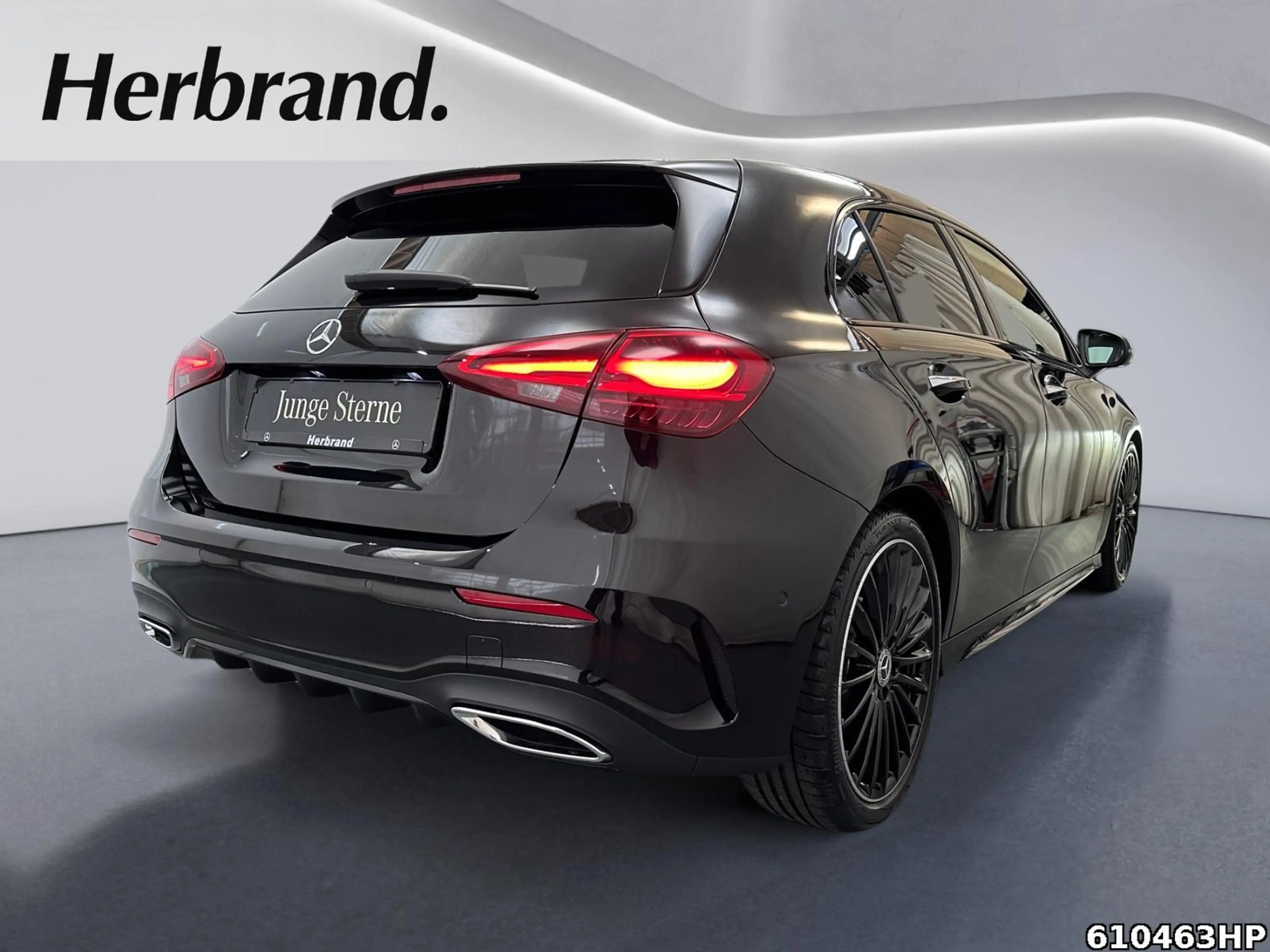 Mercedes-Benz A 180 AMG  Pano Night 360° Multibeam Keyless 19" — photo 3