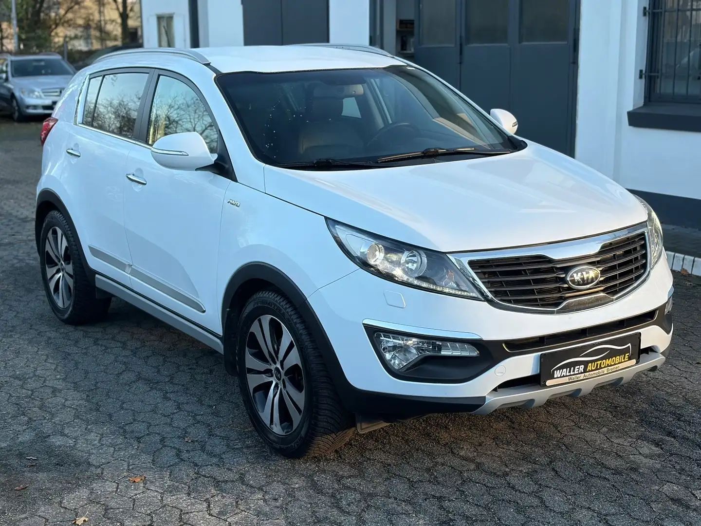 Kia Sportage 2.0 CRDi 4WD XENON/KAMERA/LEDER/SHZ/PDC Weiß - 1