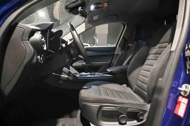 Alfa Romeo Stelvio view 9