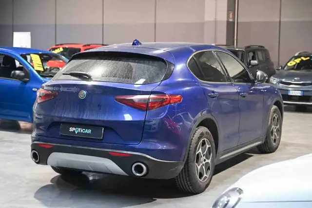 Alfa Romeo Stelvio view 3