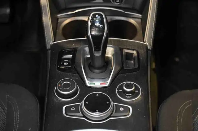 Alfa Romeo Stelvio view 15