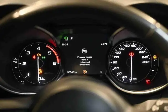 Alfa Romeo Stelvio view 13