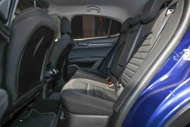 Alfa Romeo Stelvio view 11