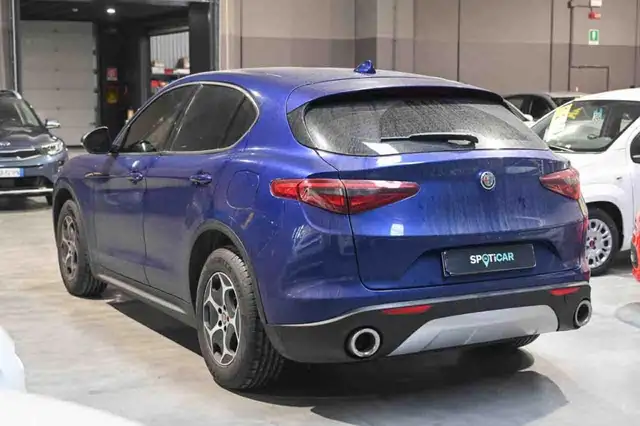 Alfa Romeo Stelvio view 4