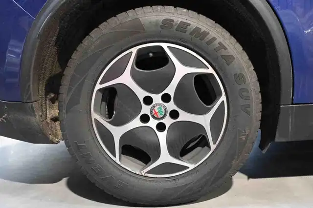 Alfa Romeo Stelvio view 6