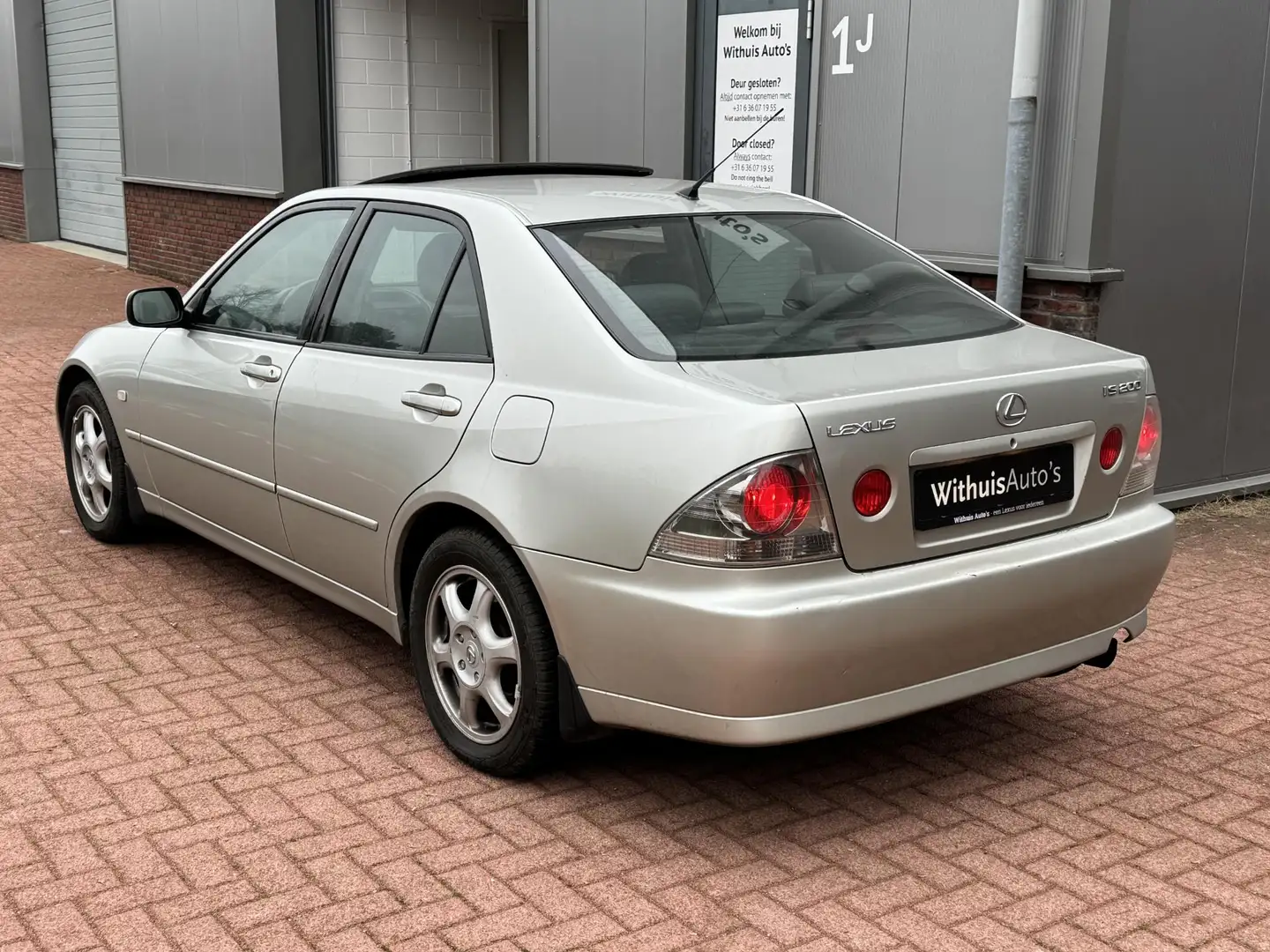 Lexus IS 200 Executive Zeer netjes ''1e eigenaar'' Gris - 2