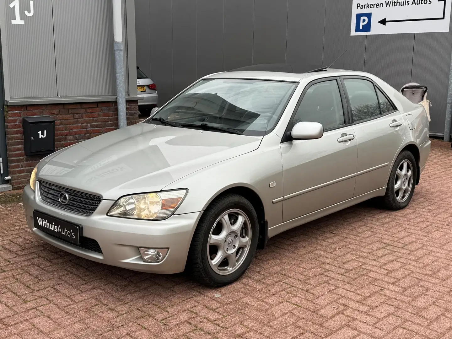 Lexus IS 200 Executive Zeer netjes ''1e eigenaar'' Gris - 1