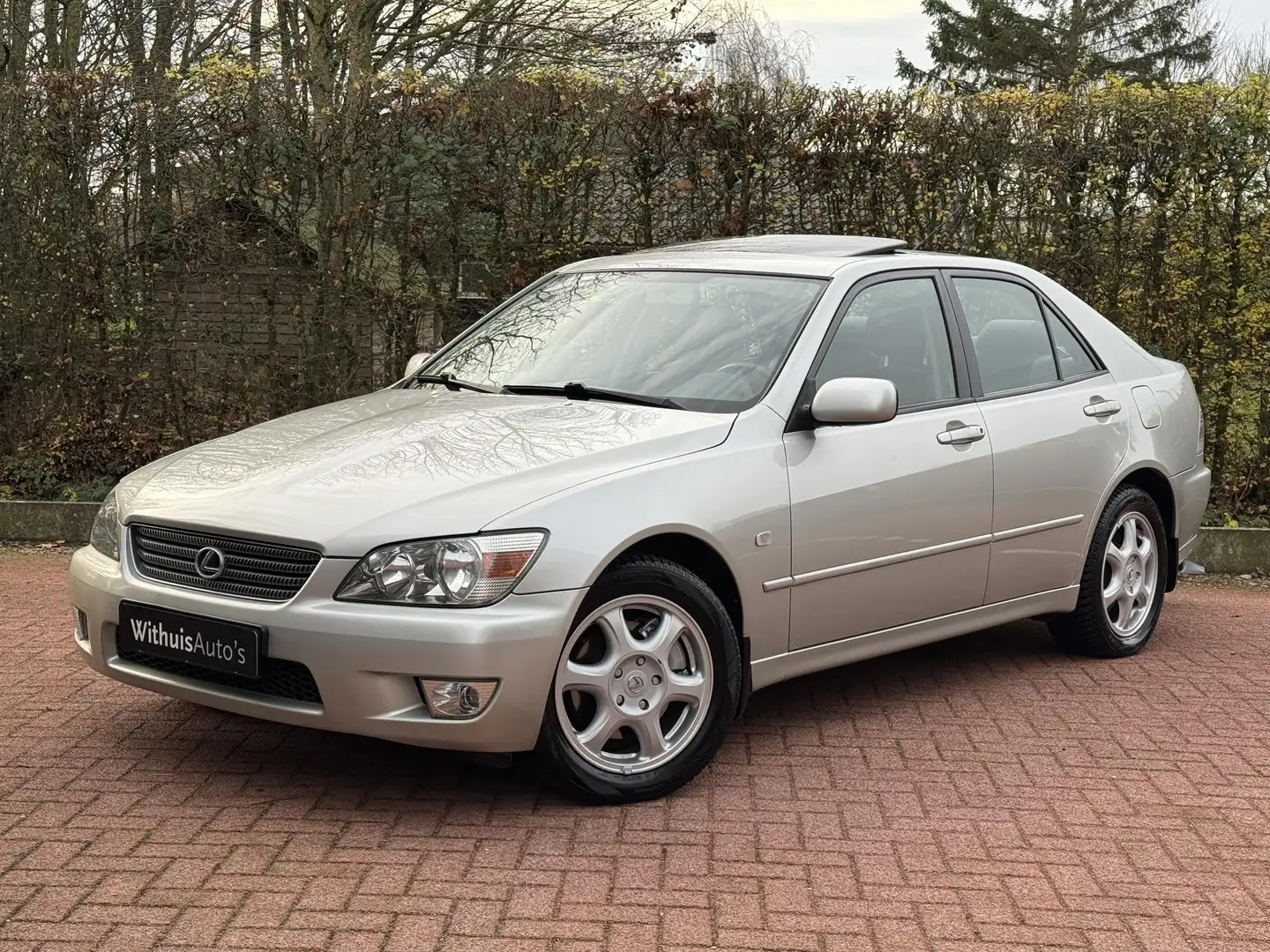 Lexus IS 200 Executive Zeer netjes ''1e eigenaar'' Gris - 1