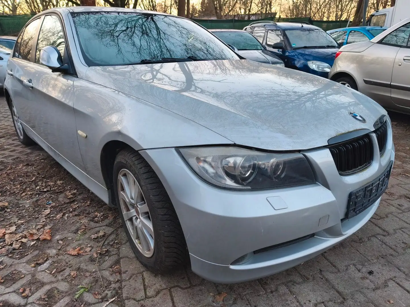 BMW 318 3 Limousine 318i Silber - 1