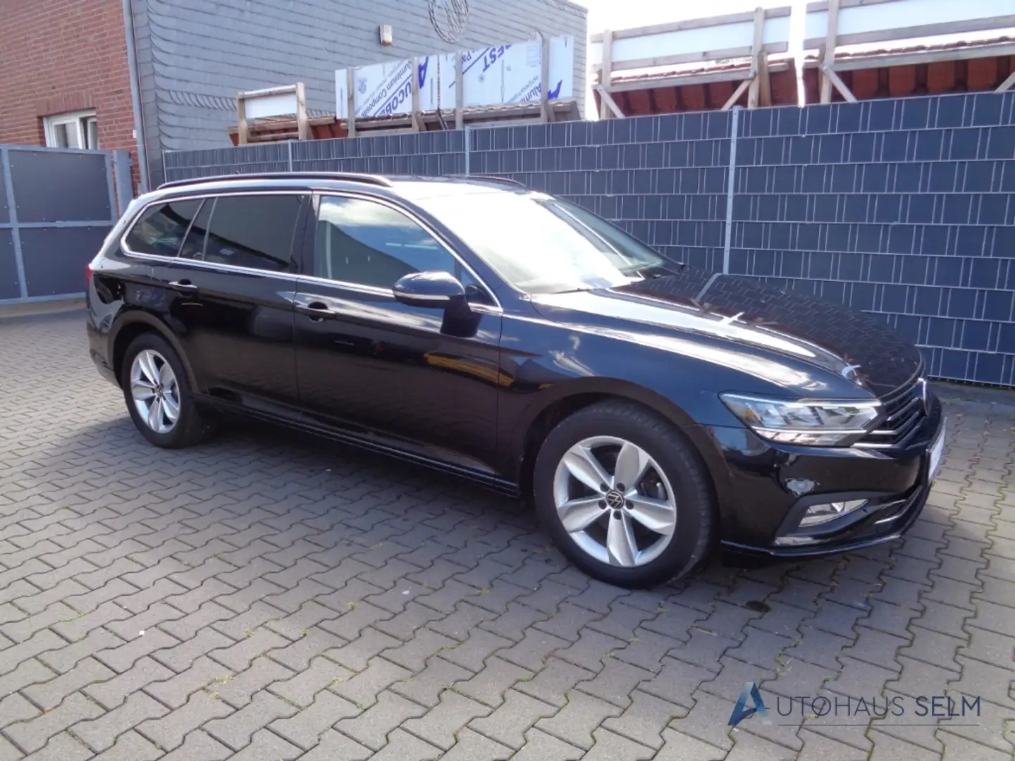 Volkswagen Passat Variant 2.0 TDI Business DSG ACC NAVI LED SHZ Schwarz - 1