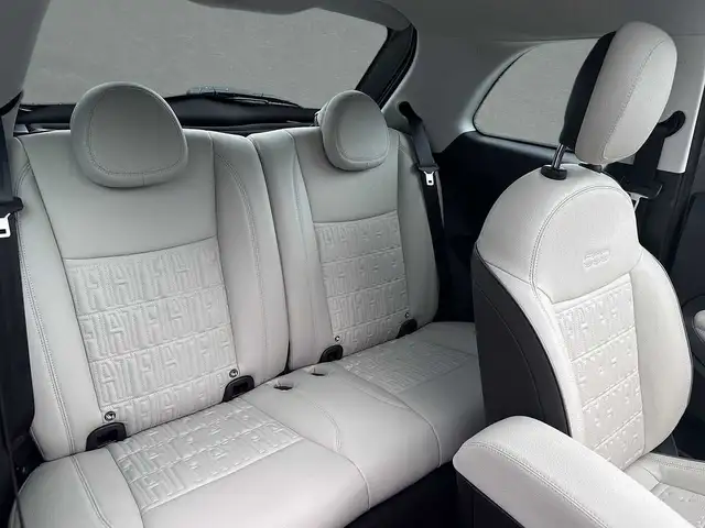 Fiat 500E view 8