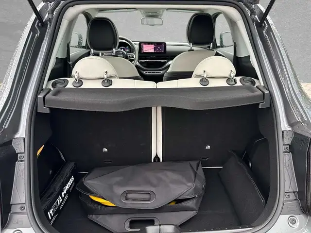 Fiat 500E view 10