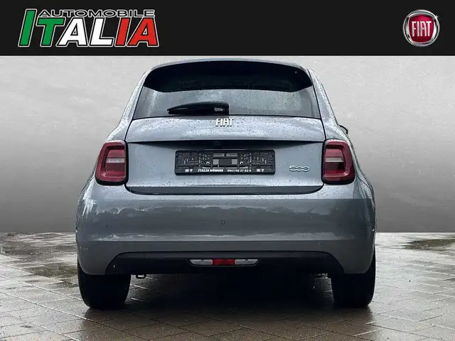 Fiat 500E view 4