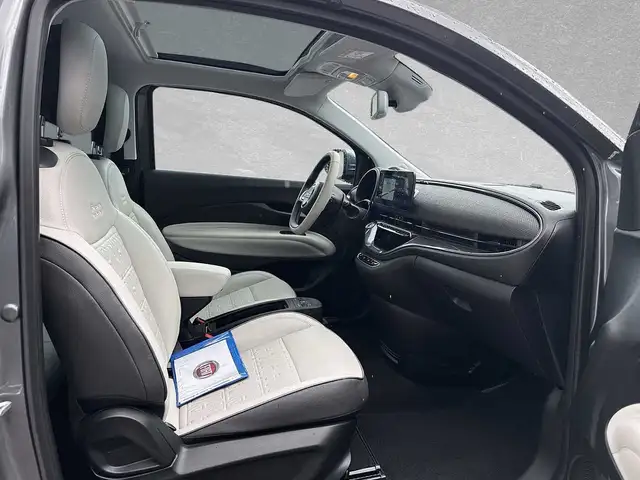 Fiat 500E view 6