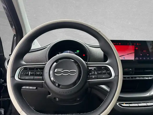 Fiat 500E view 11