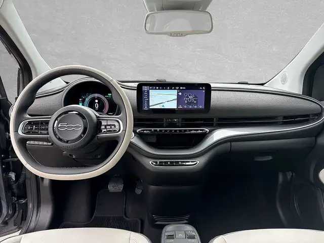 Fiat 500E view 7