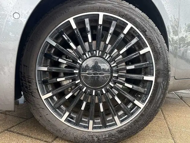 Fiat 500E view 9