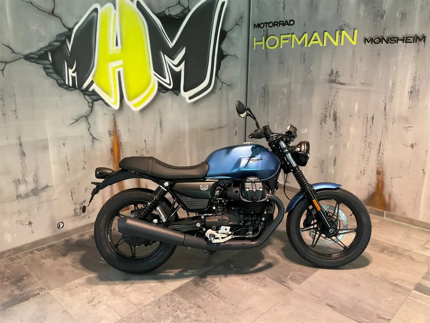 Moto Guzzi V 7 2025 Aktion Azul - 1
