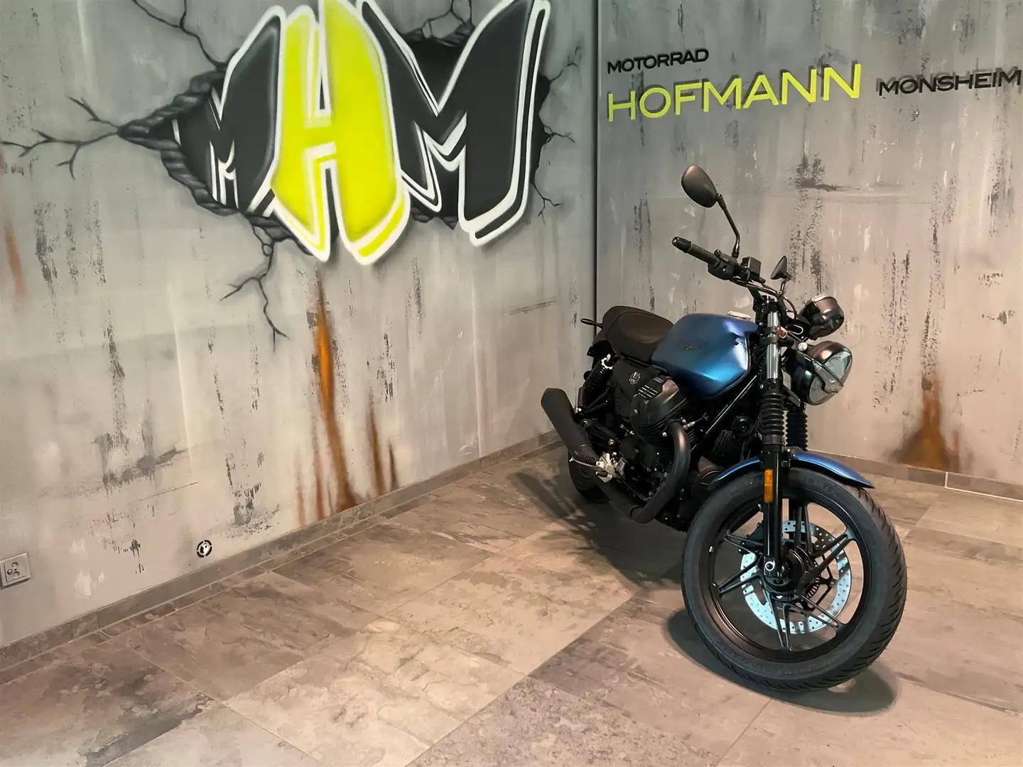Moto Guzzi V 7 2025 Aktion Azul - 2