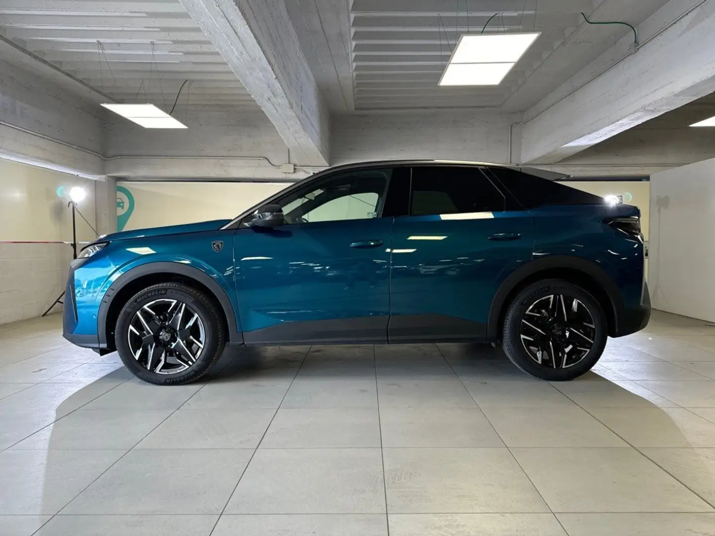 Peugeot 3008 Hybrid 145 GT e-DCS 6 Blau - 2