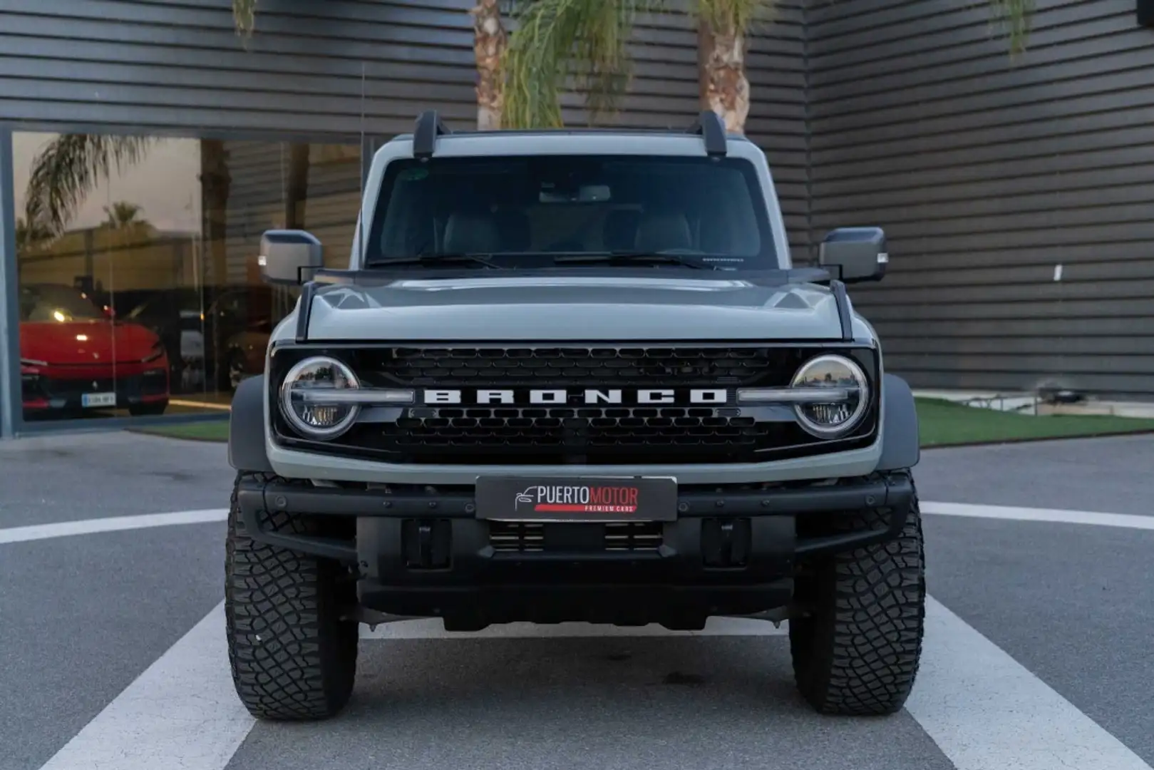 Ford Bronco Aut. Gris - 2
