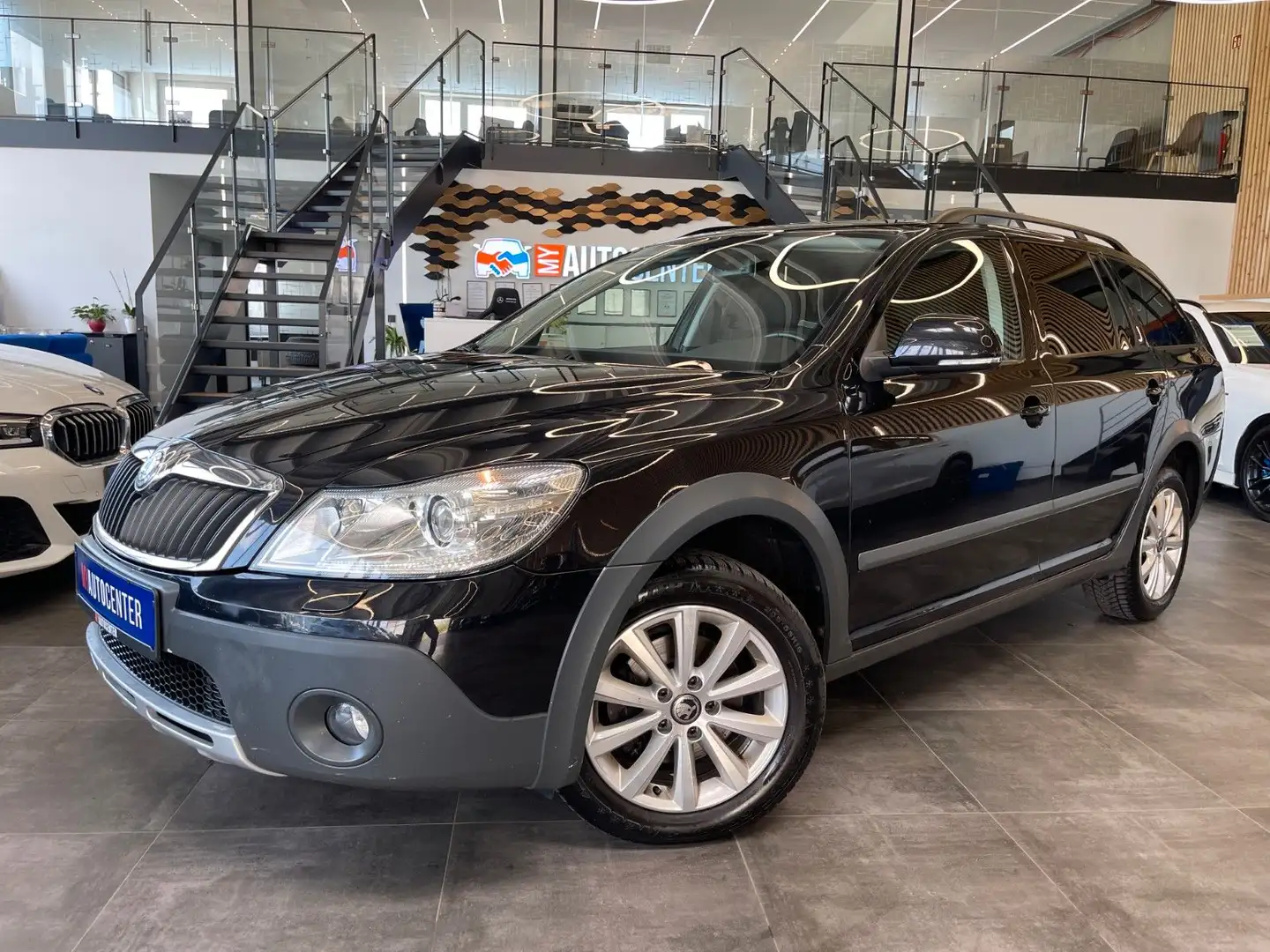 Skoda Octavia Combi Scout 4X4 *TÜV Neu*Xenon* Schwarz - 2